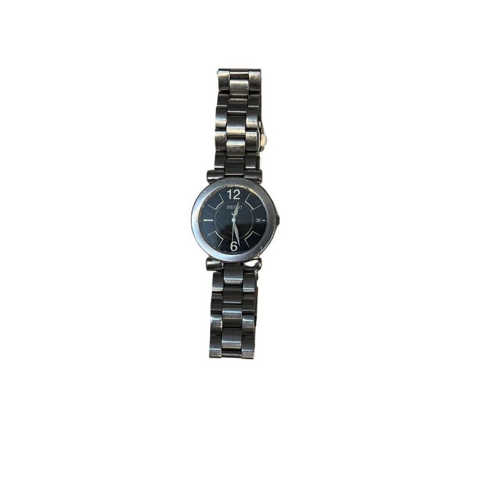 Seiko Watch. 7N42-7B50